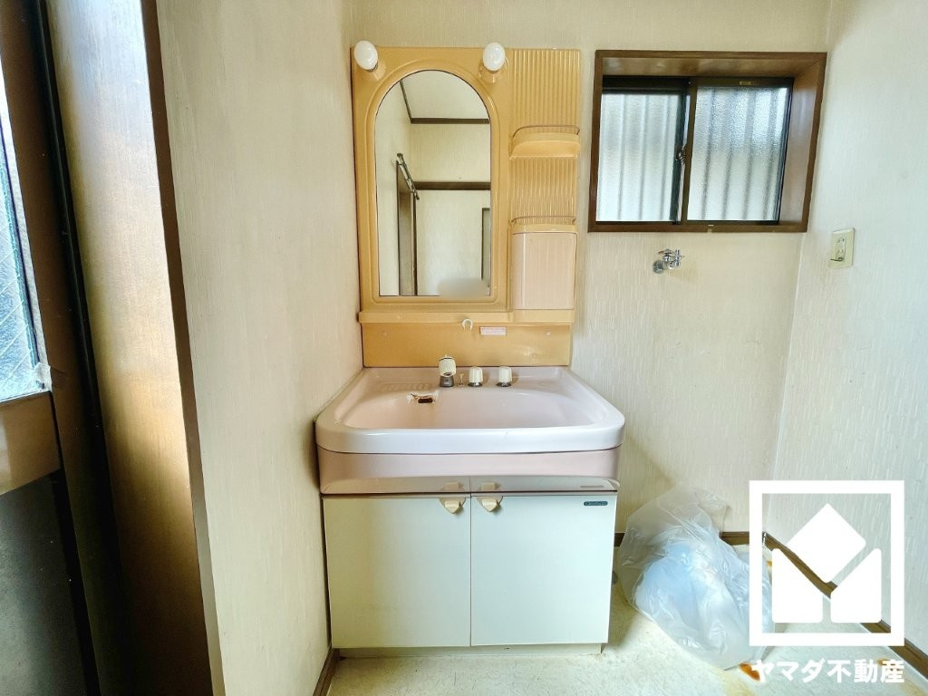 宇治市小倉町新田島の独立洗面台