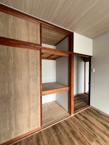 東朝霧丘戸建の収納