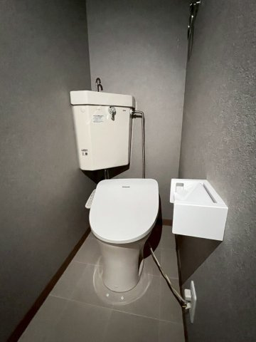 東朝霧丘戸建のトイレ