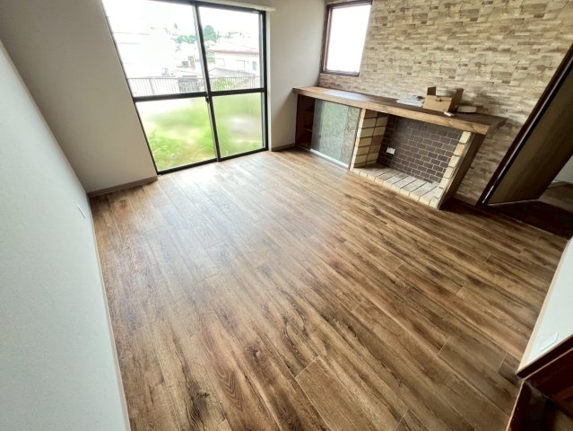 東朝霧丘戸建の居間・リビング