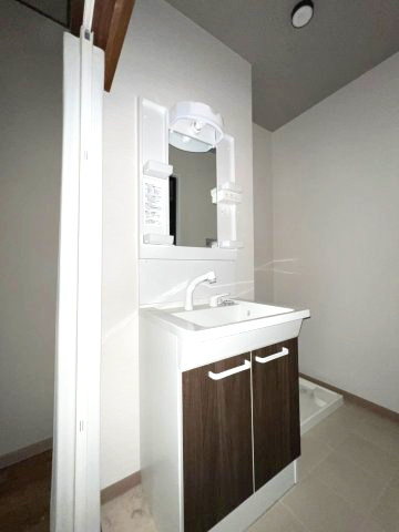 東朝霧丘戸建の洗面所