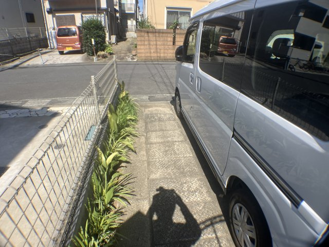 風見鶏戸建てのエントランス