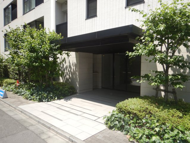 ファインレジデンス三田のエントランス