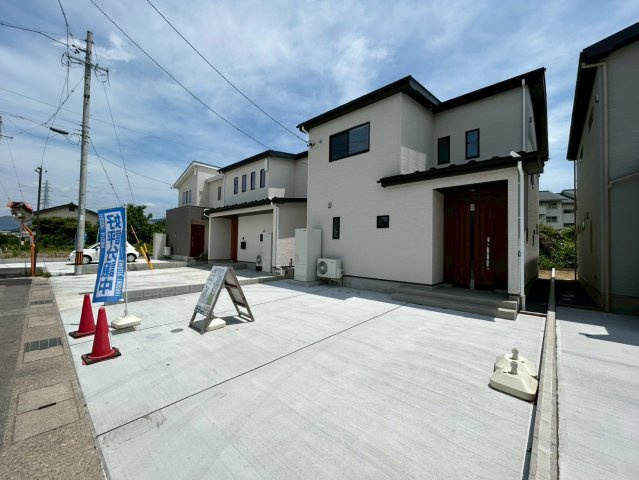 千曲市屋代　新築住宅全8棟　の前面道路含む現地写真|５号棟外観