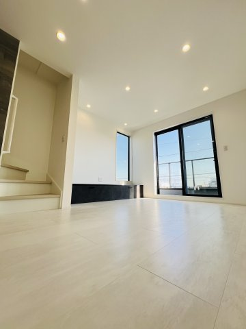 BLUE HORIZON ― 空と海を抱く家 ―の居間・リビング