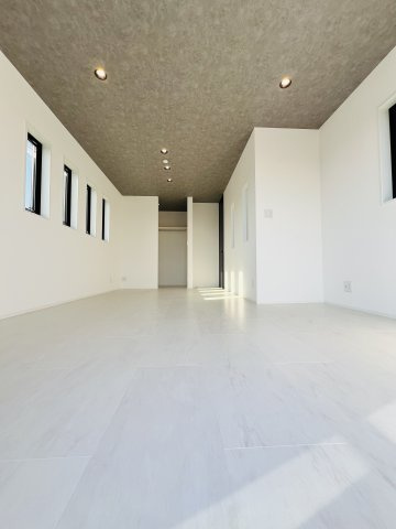 BLUE HORIZON ― 空と海を抱く家 ―の居間・リビング