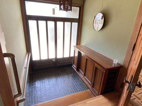 中村松木2丁目　中古戸建の玄関|【玄関】広々とした玄関です。