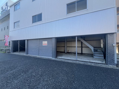 【エントランス】 | 八阪倉庫店舗