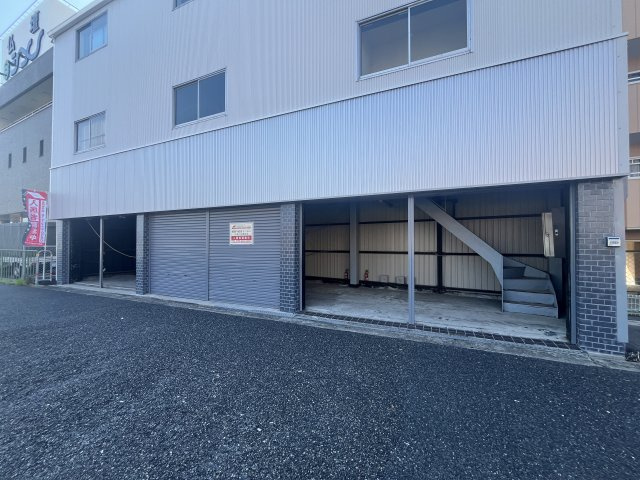 【エントランス】 | 八阪倉庫店舗