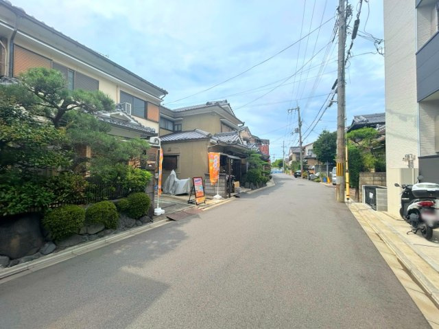 下鳥羽芹川町の前面道路含む現地写真|近鉄「伏見駅」まで徒歩６分！周辺施設も充実しております♪是非お気軽にお問い合わせください！