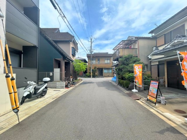 下鳥羽芹川町の前面道路含む現地写真|間口８.００ｍ！前道５.６５ｍ！土地３０坪の建築条件無土地♪解体更地渡し！