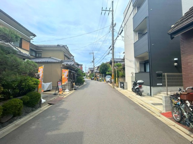下鳥羽芹川町の前面道路含む現地写真|近鉄「伏見駅」まで徒歩６分！周辺施設も充実しております♪是非お気軽にお問い合わせください！