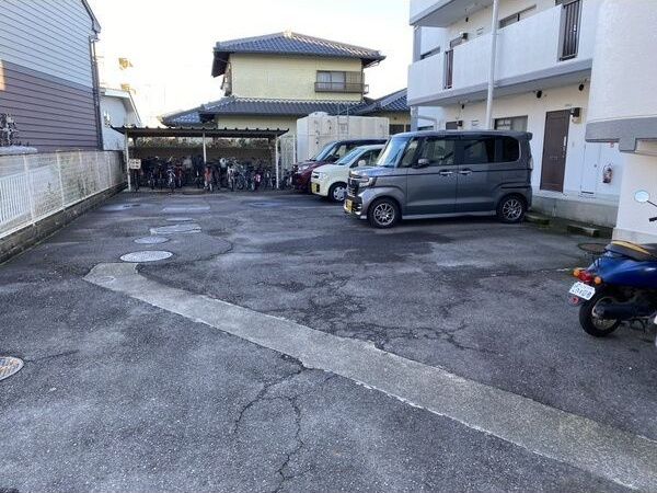 アネックスオノの駐車場