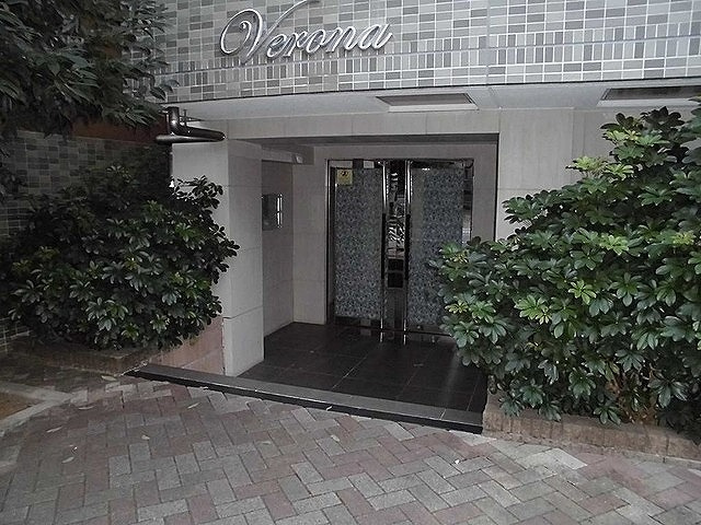 豊島区池袋本町１丁目の賃貸マンションのエントランス