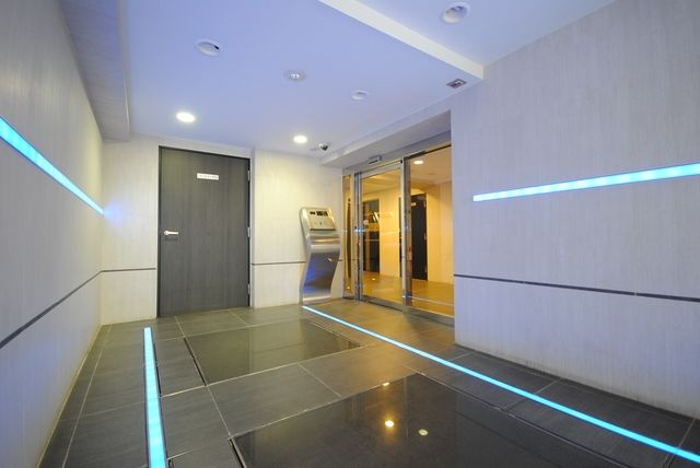 豊島区池袋本町１丁目の賃貸マンションのエントランス