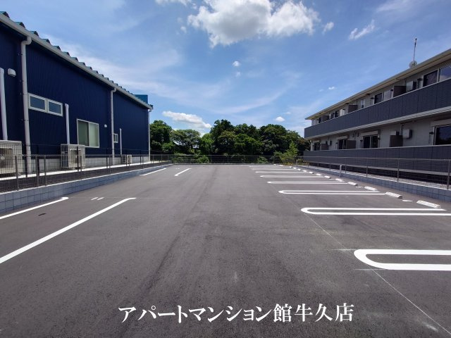 palacio Aの駐車場