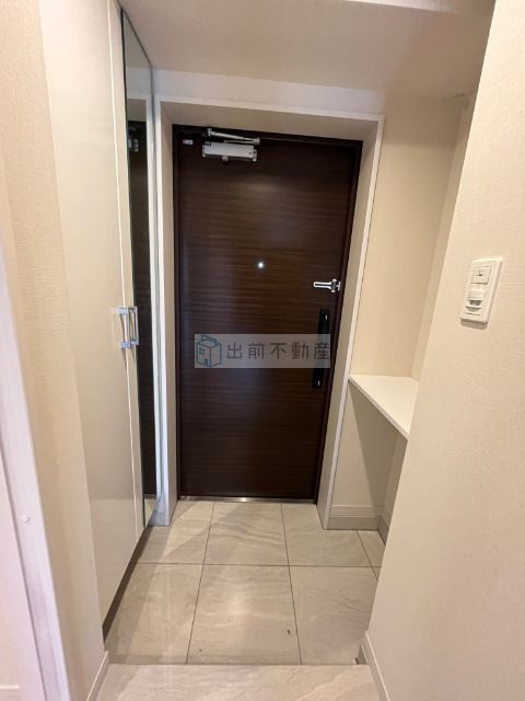 新宿区市谷柳町の賃貸マンションの玄関