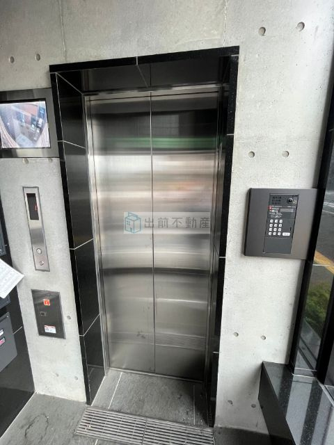 新宿区市谷柳町の賃貸マンションのロビー