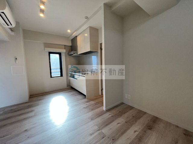 新宿区市谷柳町の賃貸マンションの居間・リビング