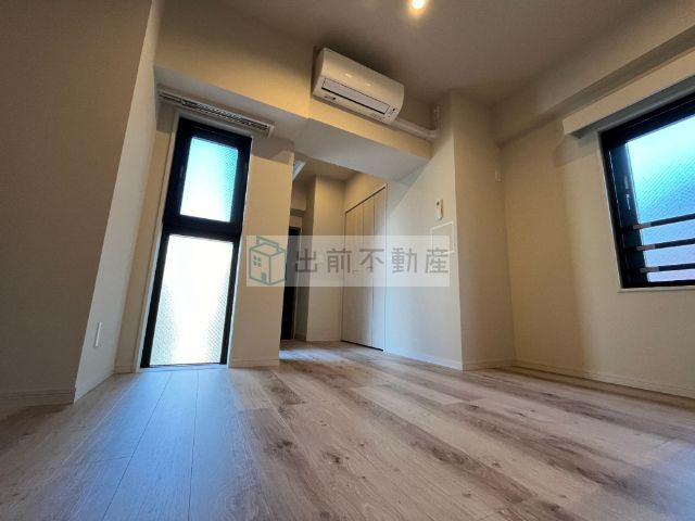 新宿区市谷柳町の賃貸マンションの居間・リビング