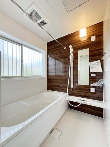 中古再生住宅：笠岡市大井南の浴室|バスルーム　
雨の日のお洗濯にも大活躍な浴室乾燥機付！