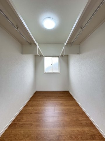 中古再生住宅：笠岡市大井南の収納|2階主寝室には大容量のウォークインクローゼット