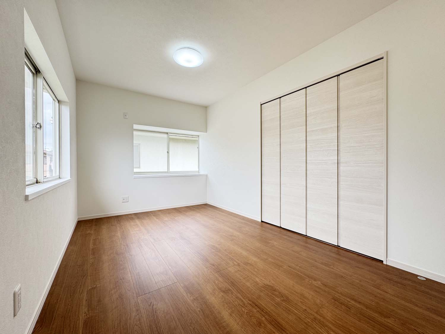 中古再生住宅：笠岡市大井南の洋室|洋室　各居室に収納スペースを確保