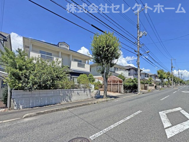 中古再生住宅：笠岡市大井南の前面道路含む現地写真|★先着順販売受付開始！
中古再生住宅：笠岡市大井南
◎リフォーム済みの「中古再生住宅」！
◎安心を支える第三者機関も含めた検査を実施！
◎大井小学校徒歩23分
◎山陽自動車道 笠岡ICすぐ