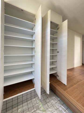 中古再生住宅：笠岡市大井南の収納|大容量のシューズボックス