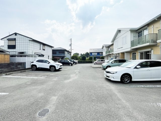 シャーメゾン　ミモザの駐車場