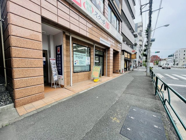富栄ビルの外観