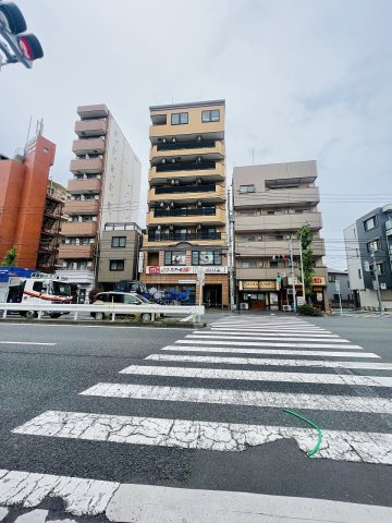 富栄ビルの外観