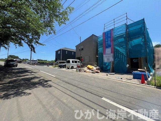 茅ヶ崎市行谷　新築戸建　全3棟の前面道路含む現地写真|6月22日撮影　建築中　現地外観