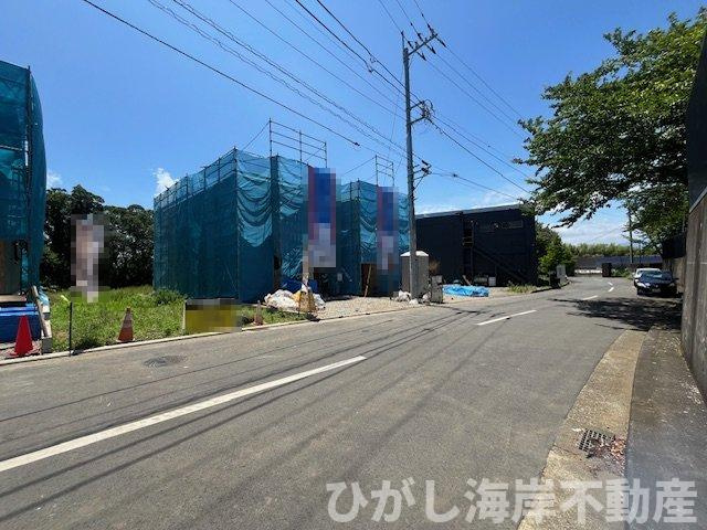 茅ヶ崎市行谷　新築戸建　全3棟の前面道路含む現地写真|6月22日撮影　建築中　現地外観
