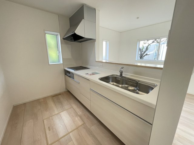 【キッチン】 | 【新築分譲住宅】 山形市小白川町第7　☆全5棟☆ | 【Kitchen】
お料理を効率的に、楽しく。ママの毎日のお料理を効率的にしてくれる動線は「１分でも家事の時間を短縮したい」という思いを叶えてくれます(*^-^*)