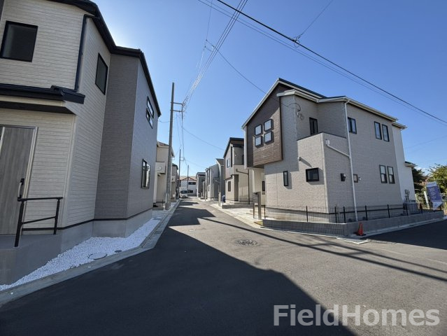 平塚市纒新築戸建て　2号棟の前面道路含む現地写真|前面道路含む現地写真です。