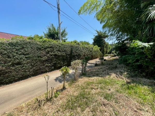 【前面道路含む現地写真】