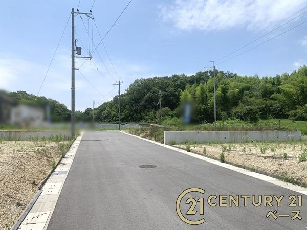 北葛城郡広陵町大字大野の売地の前面道路含む現地写真|■現地撮影写真■前面道路の幅員は約６ｍとお車の出し入れもラクラク！