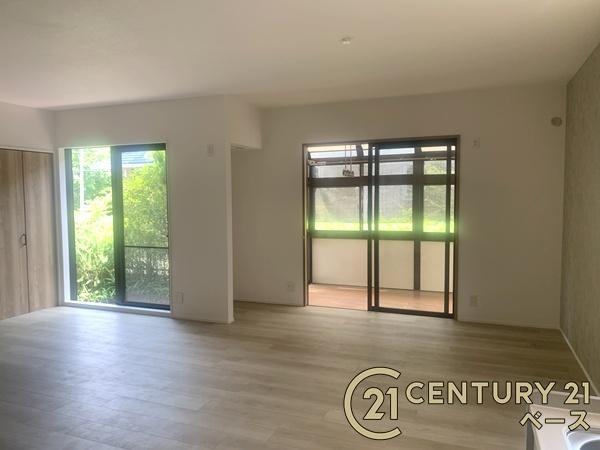 北葛城郡広陵町馬見南４丁目　一戸建の居間・リビング|■現地撮影写真■開放的で明るい空間のリビングです！