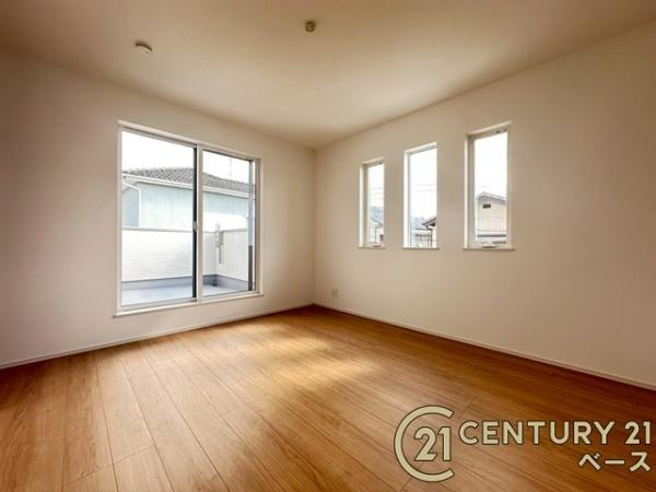 ファーストタウン三室 ／新築一戸建の寝室|■現地撮影写真■開放感のある広々した主寝室！他に洋室が２部屋ございます！