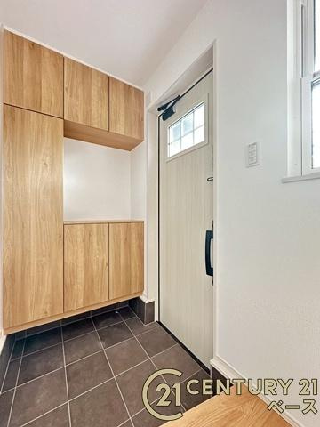 ファーストタウン三室 ／新築一戸建の玄関|■現地撮影写真■すっきりとした明るい玄関が家族やお客様を迎えてくれます！