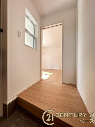 ファーストタウン三室 ／新築一戸建の内装|■現地撮影写真■こちらは玄関から見た廊下部分です！