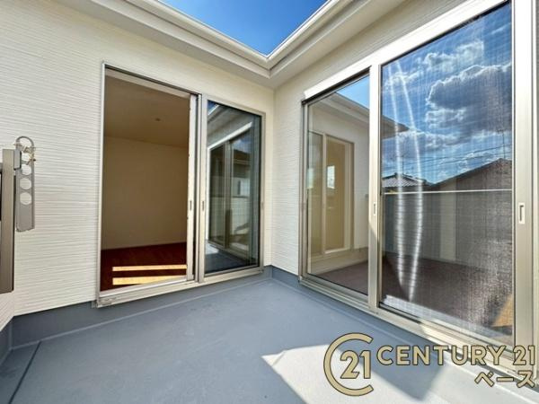 ファーストタウン三室 ／新築一戸建のバルコニー|■現地撮影写真■日当たりのよい広々としたバルコニー！洗濯物もよく乾きます！