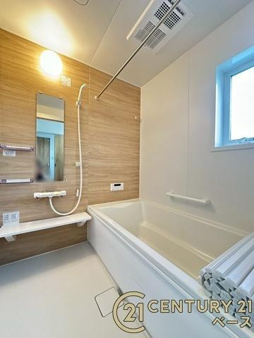 ファーストタウン三室 ／新築一戸建の浴室|■現地撮影写真■ゆったりしたサイズの浴室！足を伸ばしての入浴は疲れも癒してくれます！