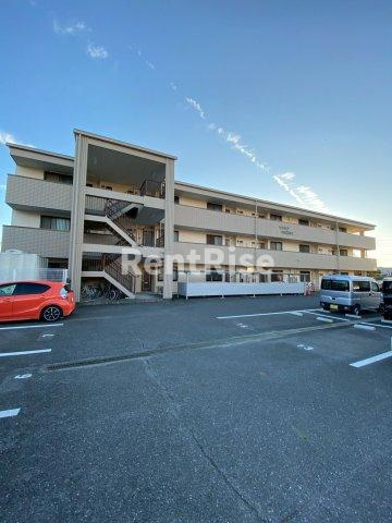 リンピア　INOUEの駐車場