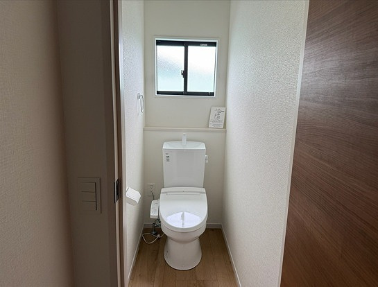 板持　新築戸建のトイレ