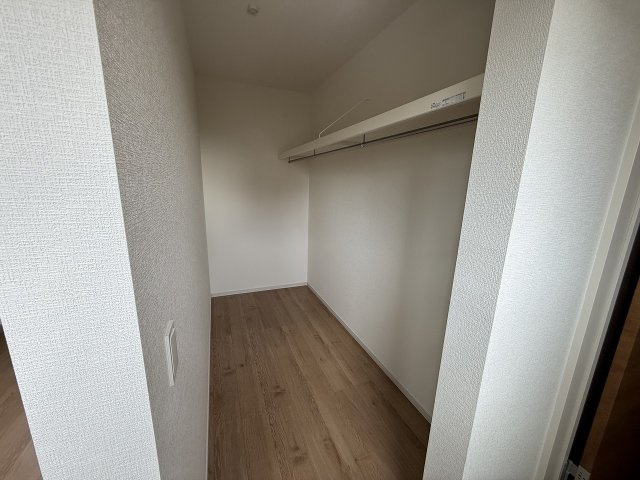板持　新築戸建のその他|洋室6.7帖のウォークインクローゼット