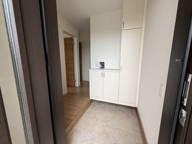 板持　新築戸建の玄関