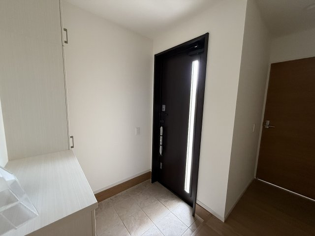 板持　新築戸建の玄関