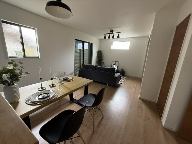 板持　新築戸建の居間・リビング